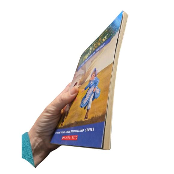 MAGIC TREE HOUSE #23 TWISTER ON TUESDAY Mary Pope Osborne Chapter Book - Picture 2 of 8